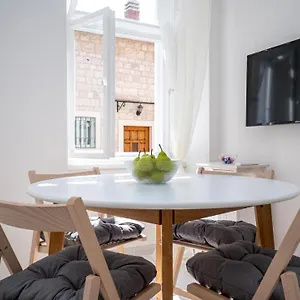 Max Apartment